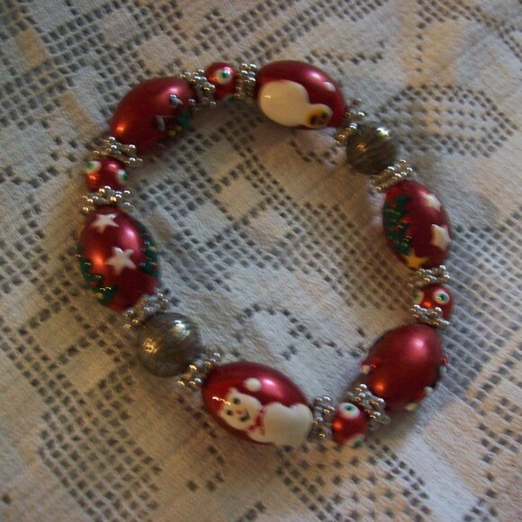 Christmas Holiday Themed Beaded Stretch Bracelet - Picture 1 of 2